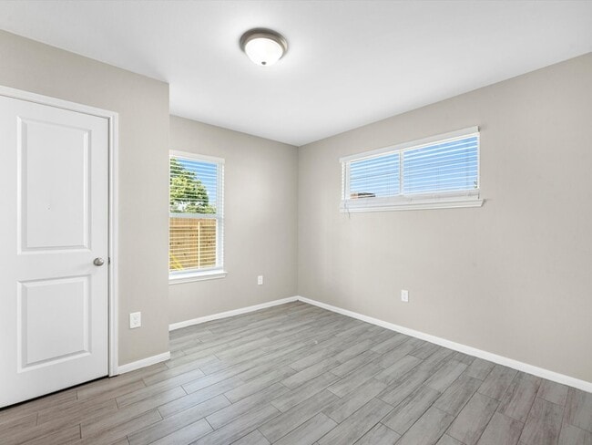 Building Photo - 2202 Solo St