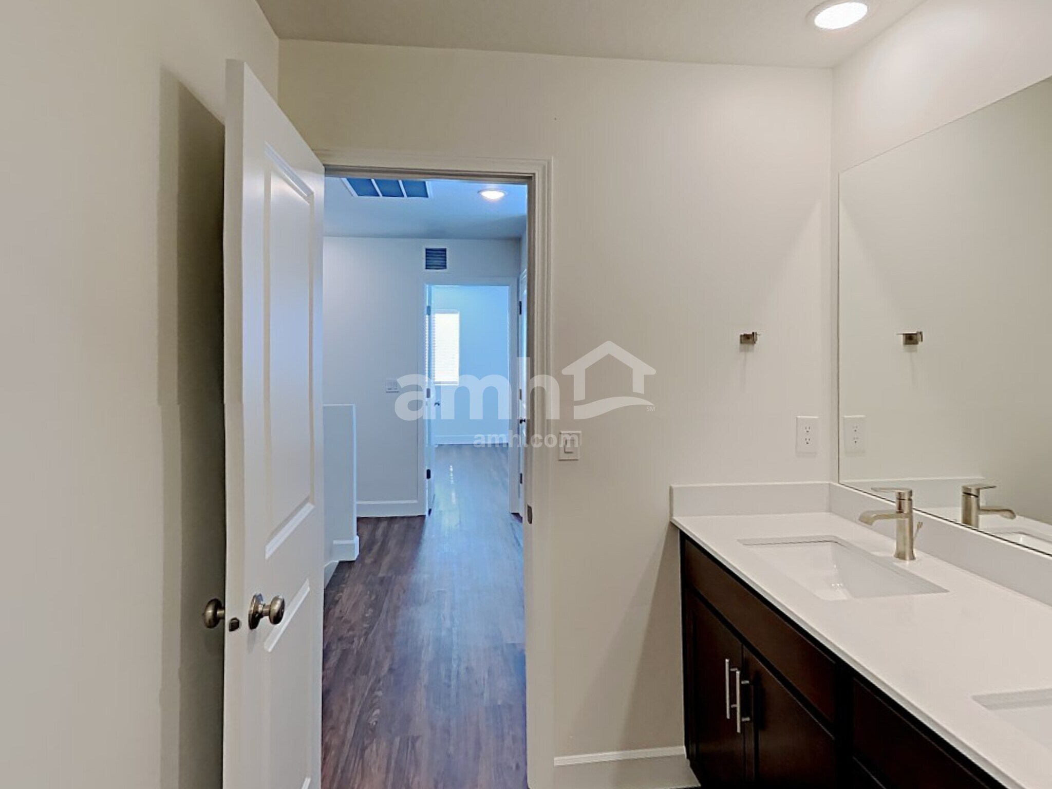 Building Photo - 1399 E Perelle Ln