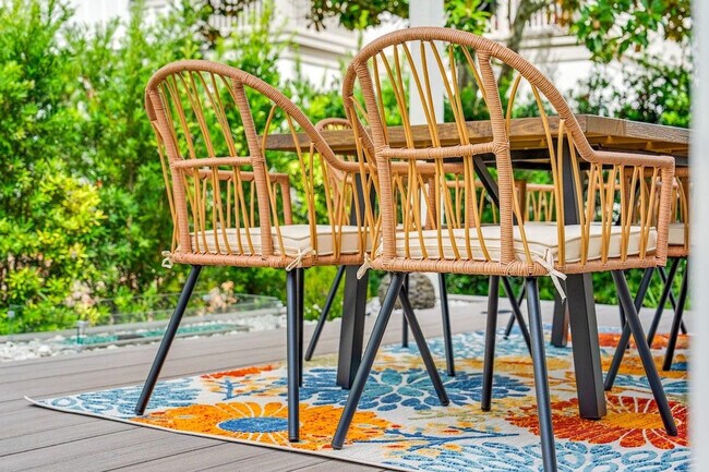 Building Photo - 6 Wilkes Rd