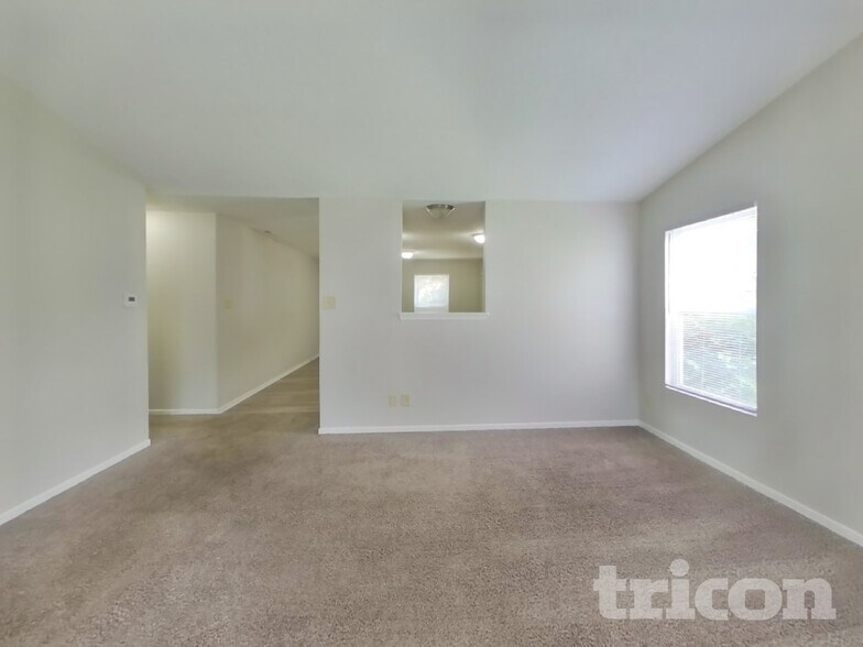 Building Photo - 8643 Hopewell Ct