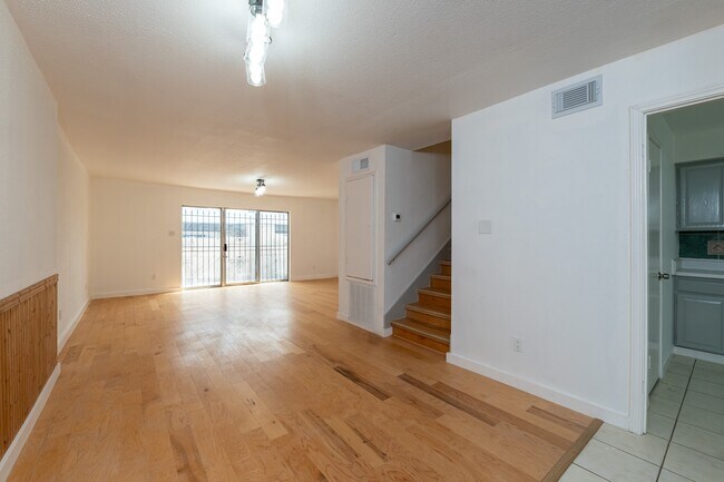 Building Photo - 8486 Ariel St