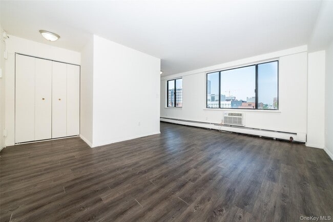 Building Photo - 7 Lake St