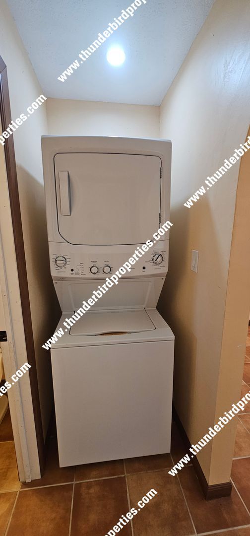 Building Photo - Cute remodeled one bedroom