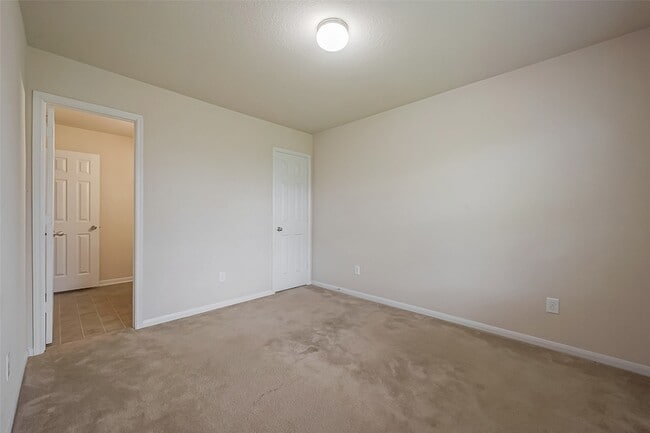 Building Photo - 13510 Dahlia Green Way