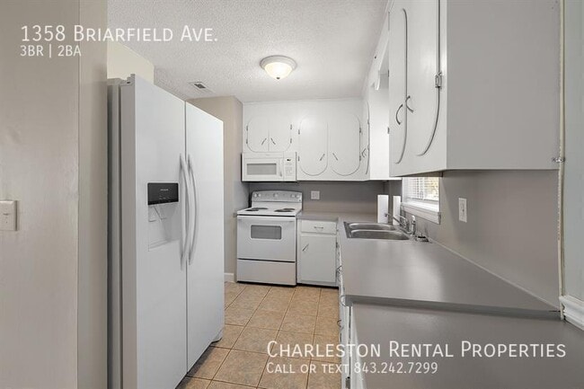 Building Photo - 1358 Briarfield Ave