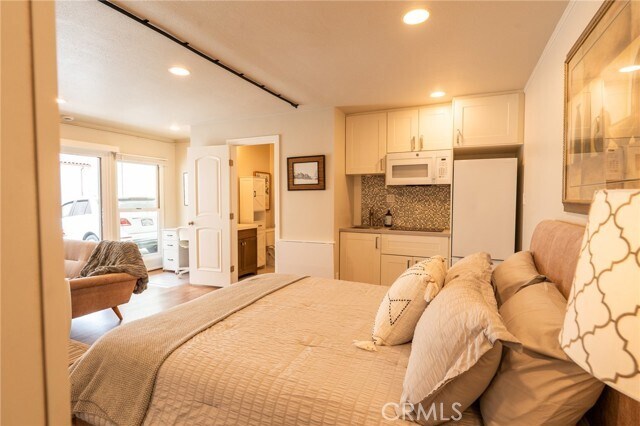 Building Photo - 327 3rd St