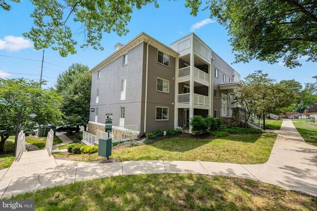 Building Photo - 4189 S Four Mile Run Dr