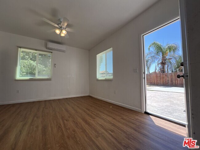 Building Photo - 659 Periwinkle Ln
