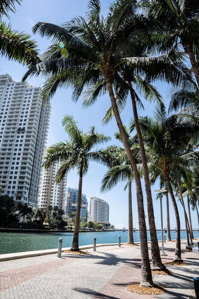 Building Photo - 495 Brickell Ave