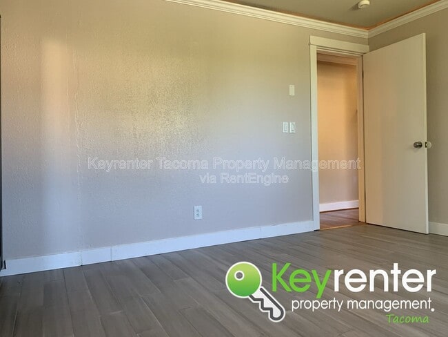 Building Photo - 1355 E 44th St