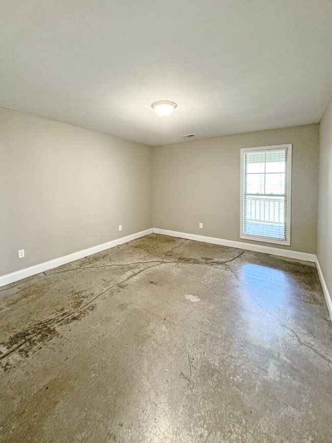 Building Photo - 698 Mulberry Rd