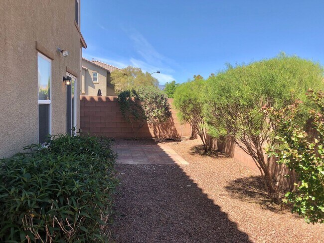 Building Photo - Beautiful  3Bed/3Bath home with a Loft nes...