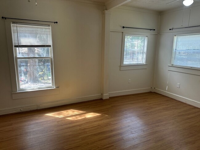 Building Photo - Charming Home with Modern Updates in Leesburg!