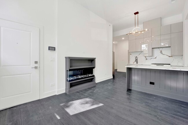 Building Photo - 1814 S Throop St