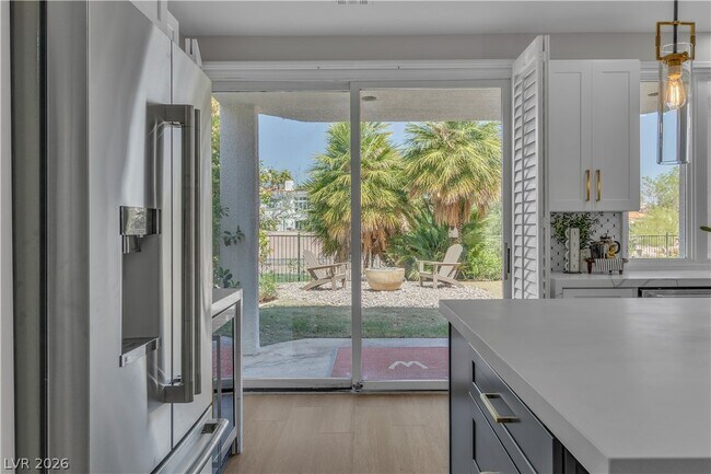 Building Photo - 8848 Rainbow Ridge Dr