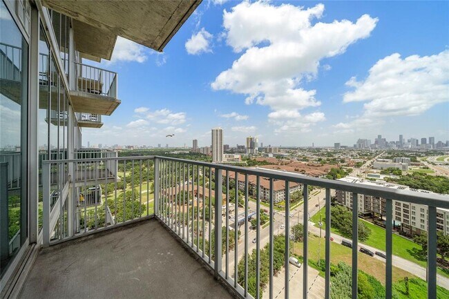 Building Photo - 5925 Almeda Rd