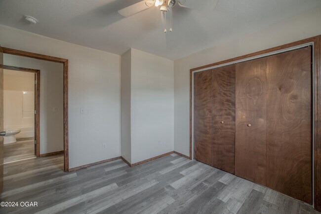 Building Photo - 913 St Louis Ave