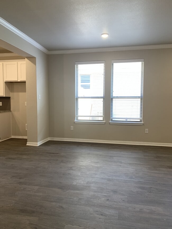 Building Photo - 608 Ripplewood Dr