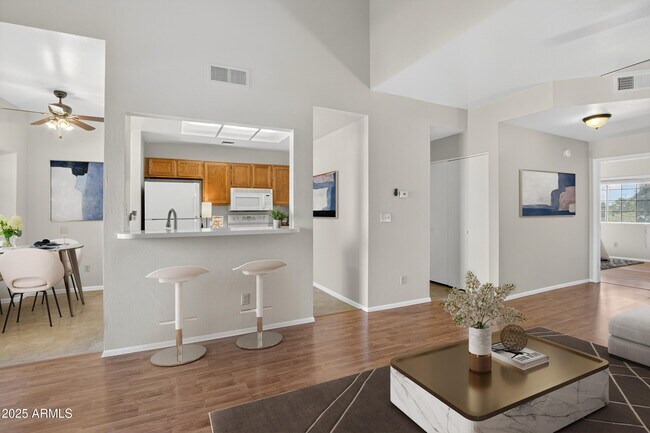 Building Photo - 930 N Mesa Dr