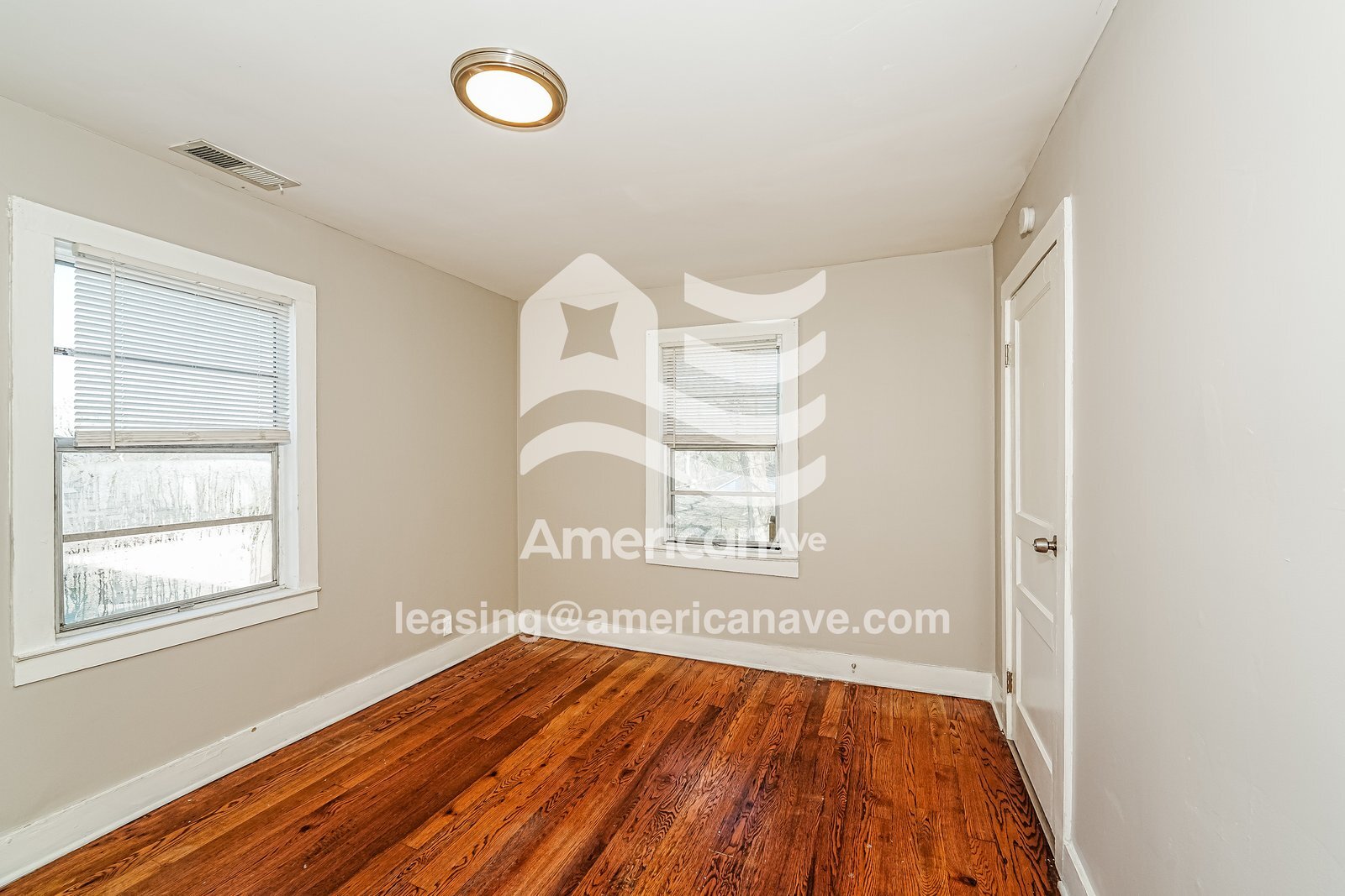 Building Photo - 707 19th St S