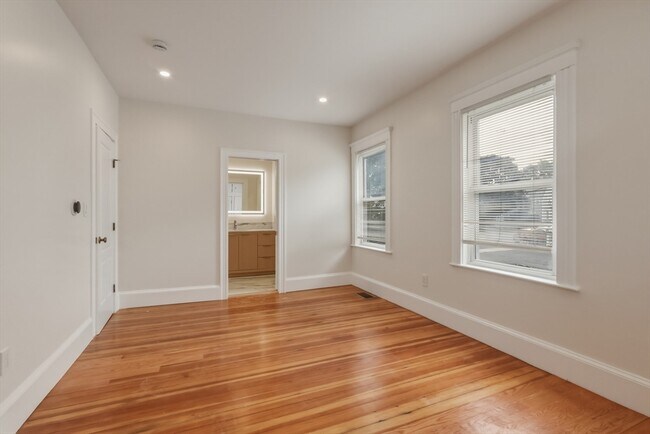 Building Photo - 311 N Harvard St