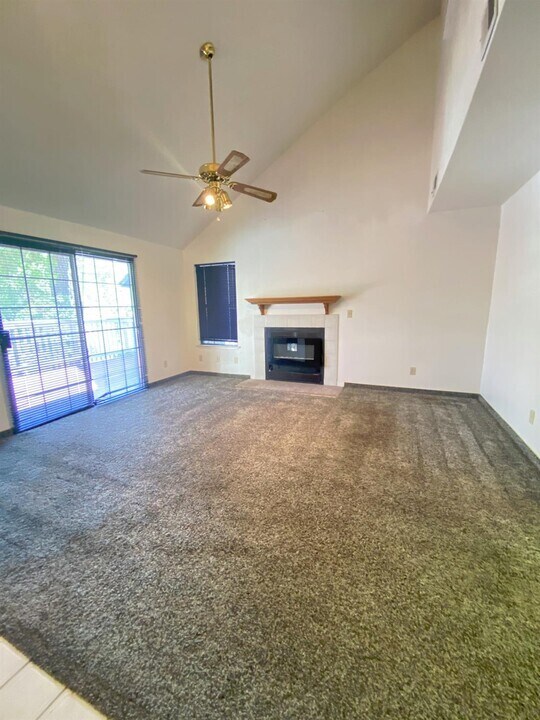 Living Room - 40506 Saddleback Rd