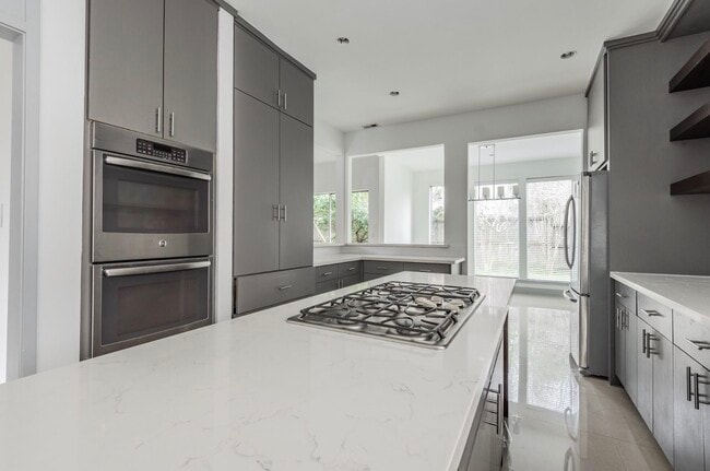 Building Photo - 1022 Forest Home Dr