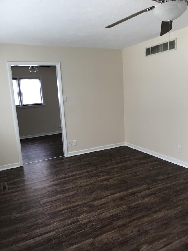 Building Photo - 503 Isern St