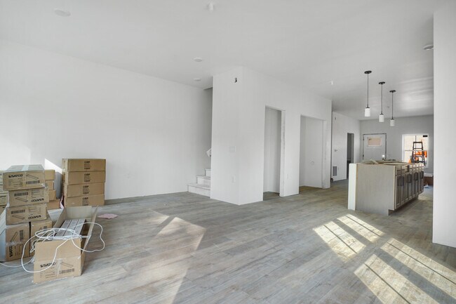 Building Photo - 119 Kettle Moraine Dr S