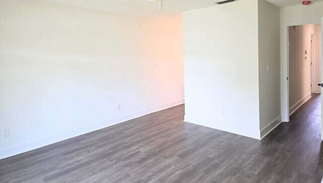 Building Photo - 2 bedroom, 2 bath condo in "The Islands"