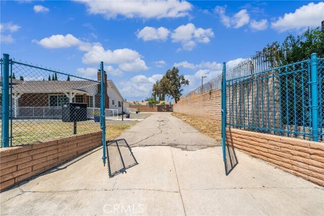 Building Photo - 1345 S Jellick Ave