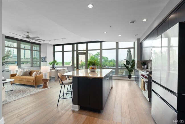 Building Photo - 4909 Laclede Ave