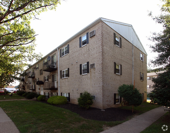 Building Photo - Krewstown Park Apartments