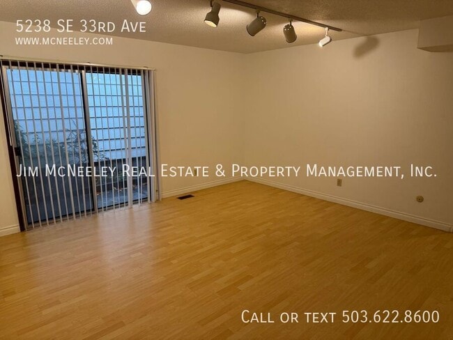 Building Photo - 5238 SE 33rd Ave
