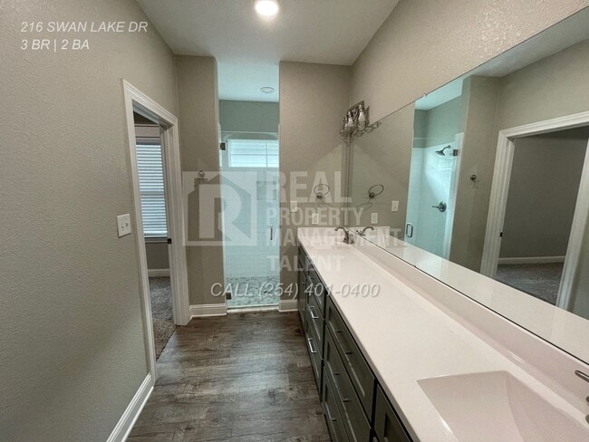 Building Photo - 216 Swan Lake