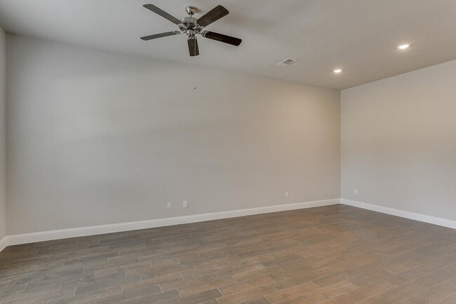 Building Photo - 2225 Apex Dr