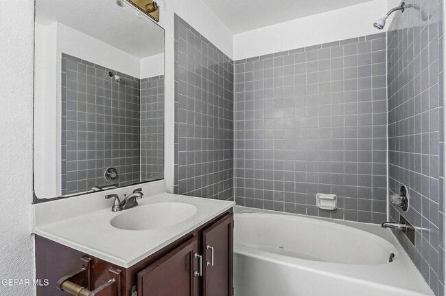 Building Photo - 905 Mark Wallace Ln