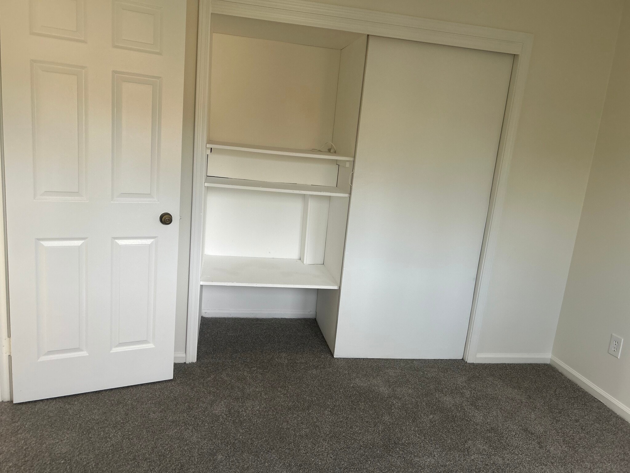 Building Photo - 694 Broadway