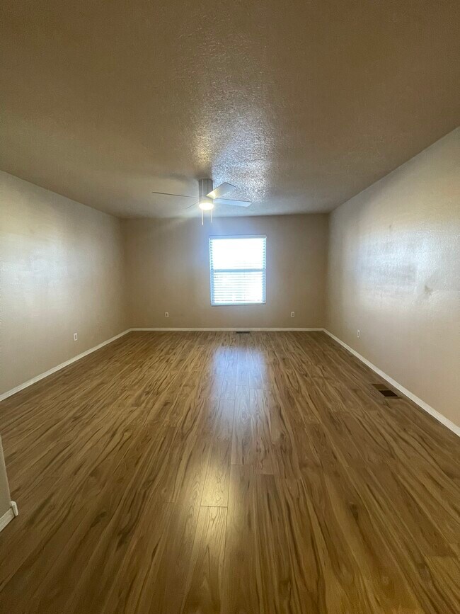 Building Photo - 919 Molten Pl NW