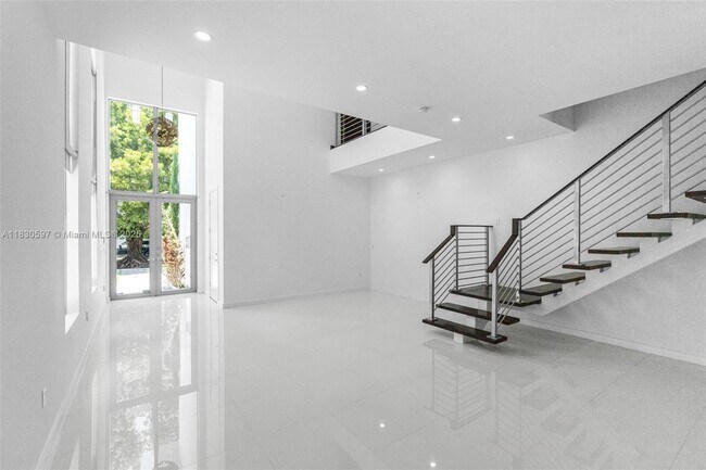 Building Photo - 3563 SW 1st Ave