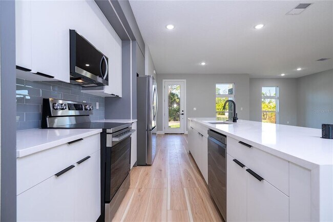 Building Photo - 70 McDill Dr