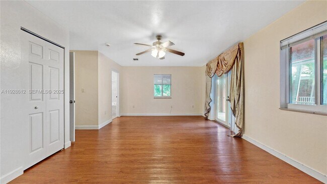 Building Photo - 15735 SW 92nd Ave