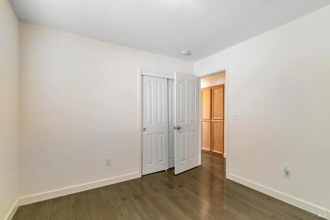 Building Photo - 3257 Vista Del Lago Way