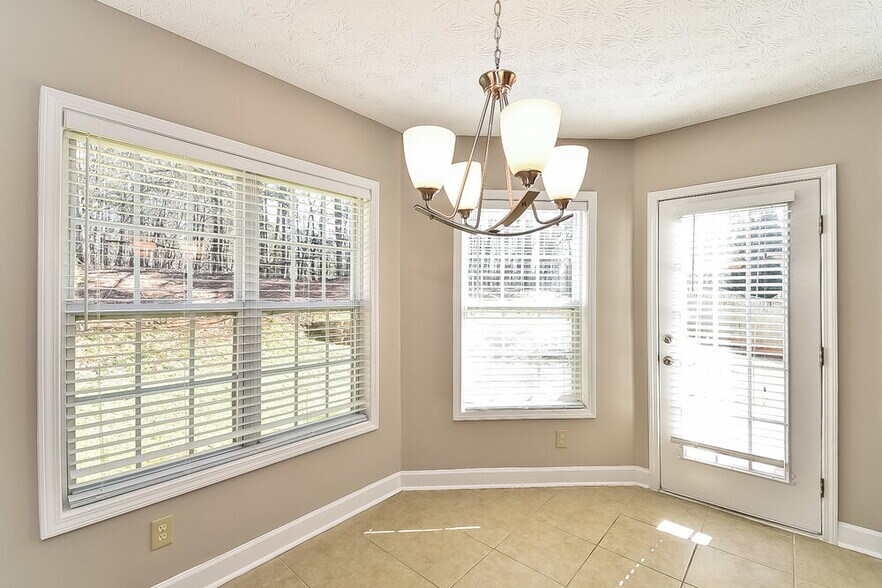 Building Photo - 2091 Samantha Cir S W