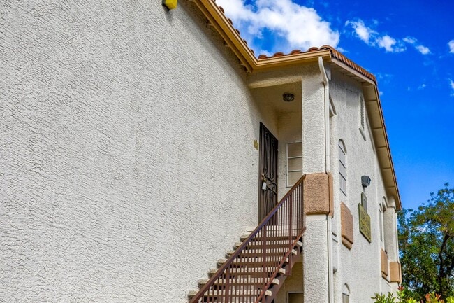 Building Photo - 3 Bed Condo In Gated West Side Community