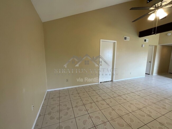 Building Photo - 405 E Bruce Ave