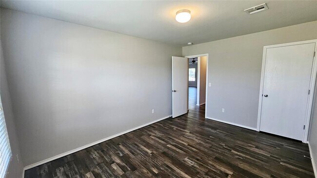Building Photo - 3305 SE 95th St