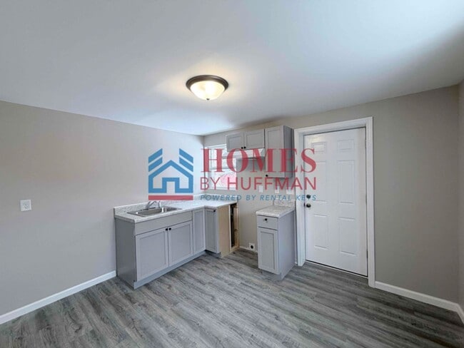 Building Photo - Two bedroom House | Remodeled