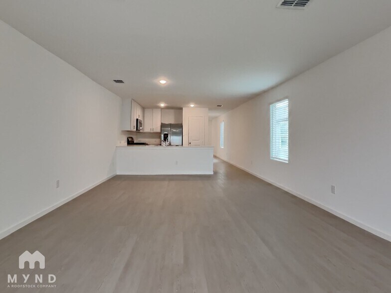 Building Photo - 415 Indian Blossom