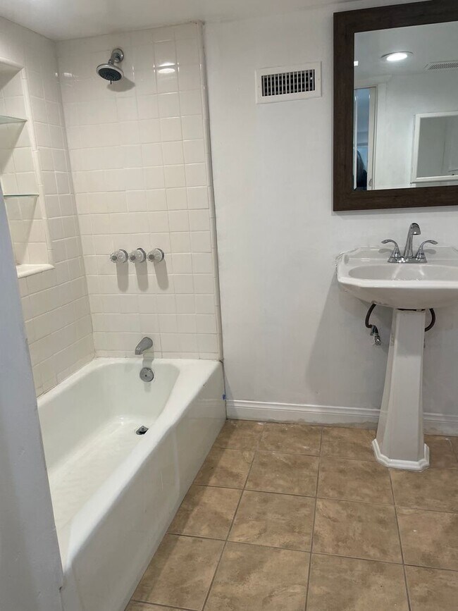 Building Photo - Minutes from Lake Arrowhead!